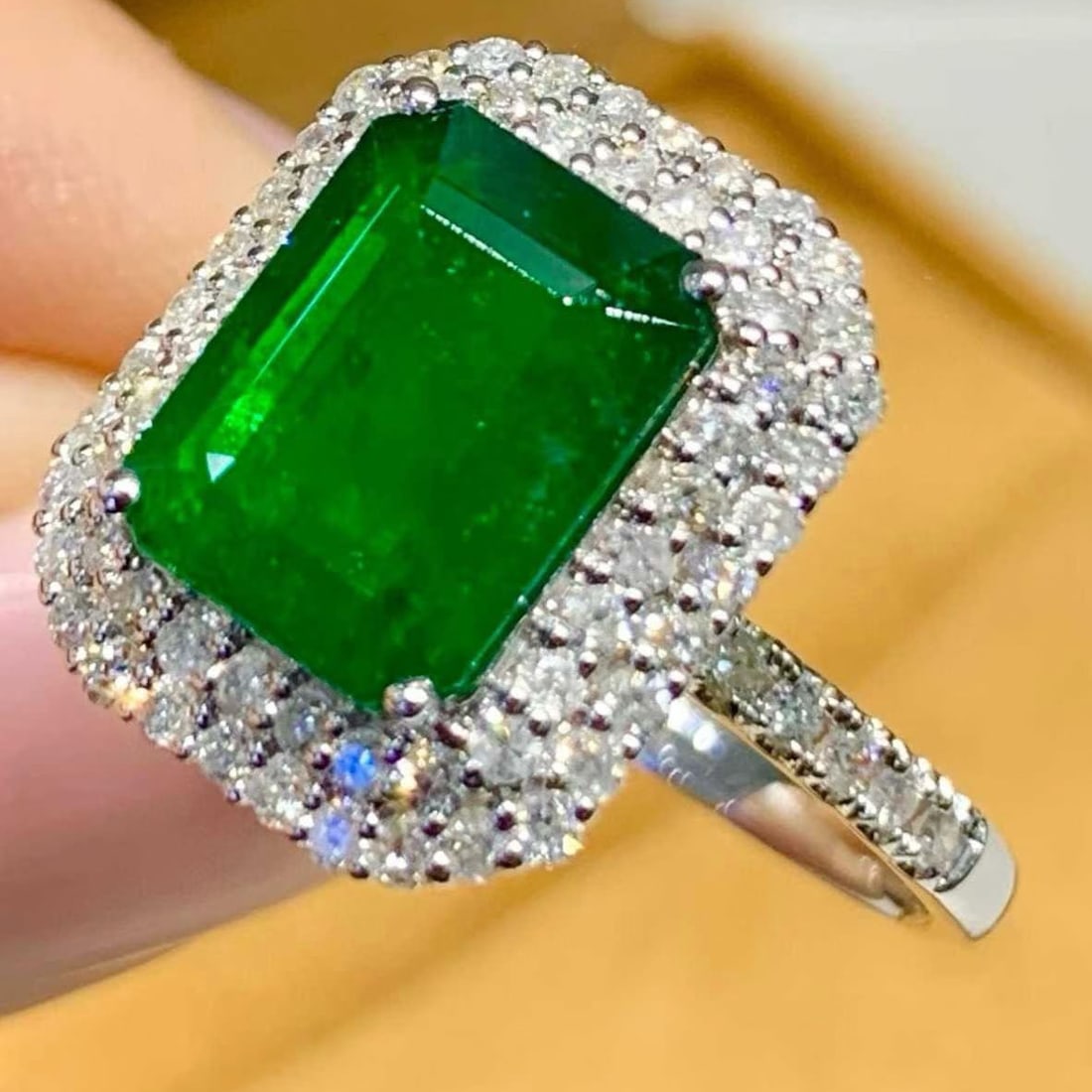 14k Gold 2.08 Ct Natural Emerald & Diamond Ring - 3