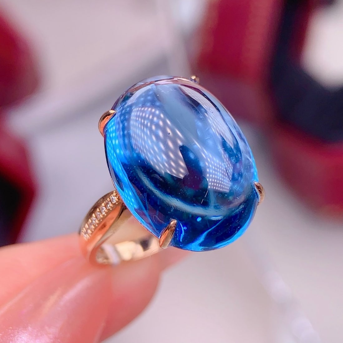 14k Gold 19.95 Ct Natural Topaz & Diamond Ring: Ref:231192283 // gold content:14k gold // ring size:7. 25us // // main gemstone:topaz // shape:oval // carat weight:19. 95ct // color:blue // treatment:natural // // adjacent gemstone 2 : diamond //