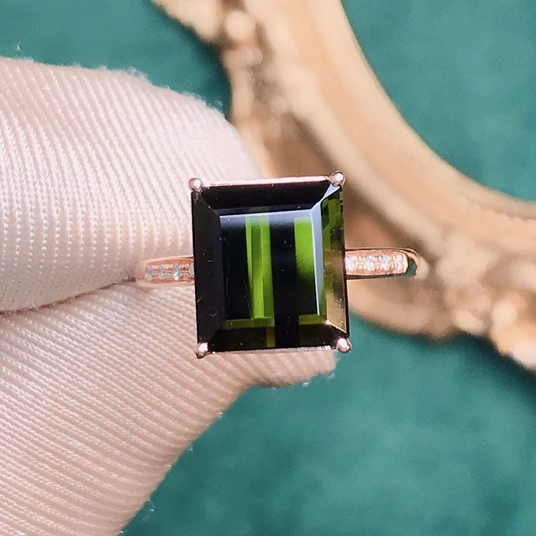 14k Gold 4.79 Ctw Natural Tourmaline & Diamond Ring: Ref:231192295 // gold content:14k gold // ring size:7. 25us // // main gemstone:tourmaline // shape:octagonal // carat weight:4. 75ct // color:green // treatment:natural // // adjacent gemstone 2 :