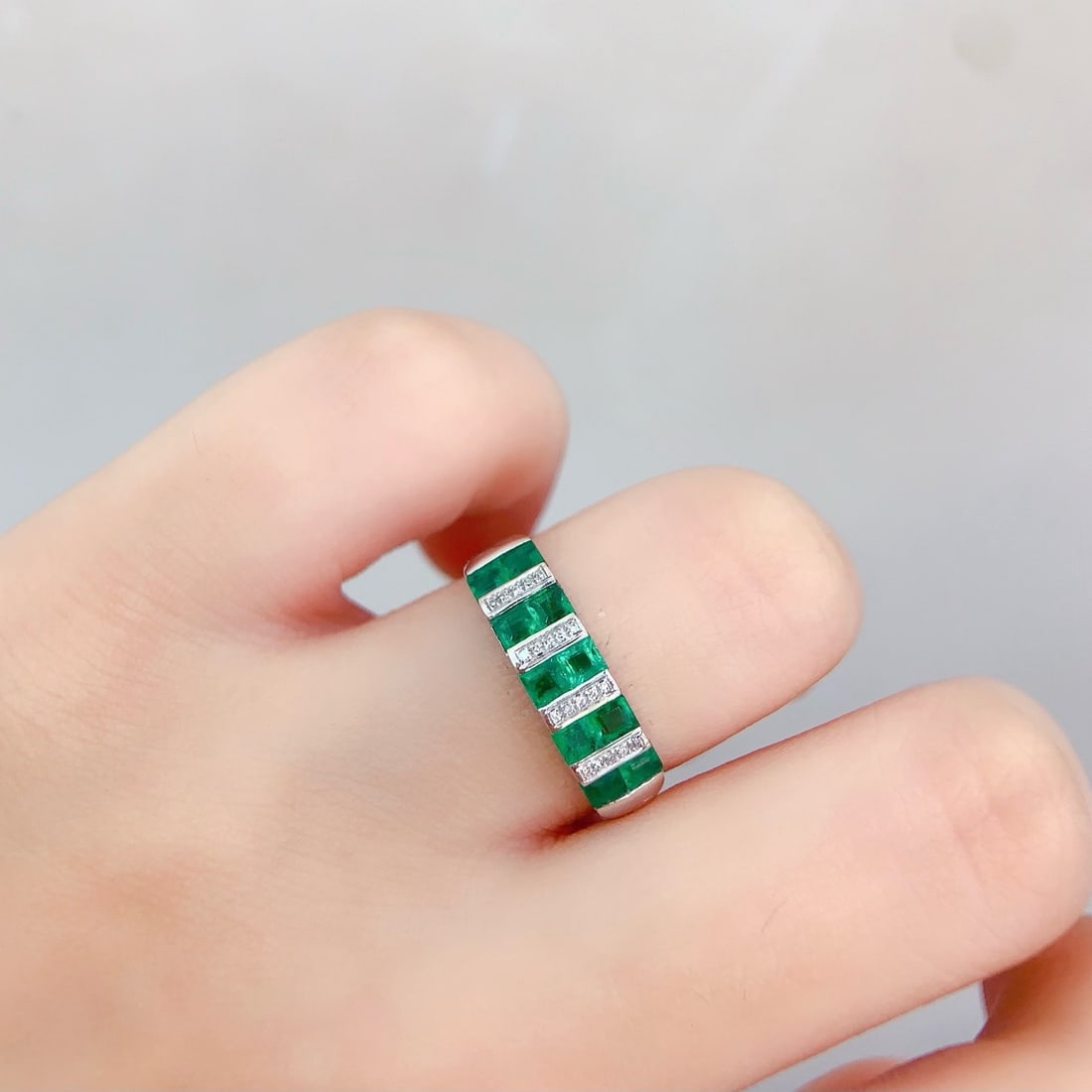 14k Gold 1.5 Ct Natural Emerald & Diamond Ring - 6