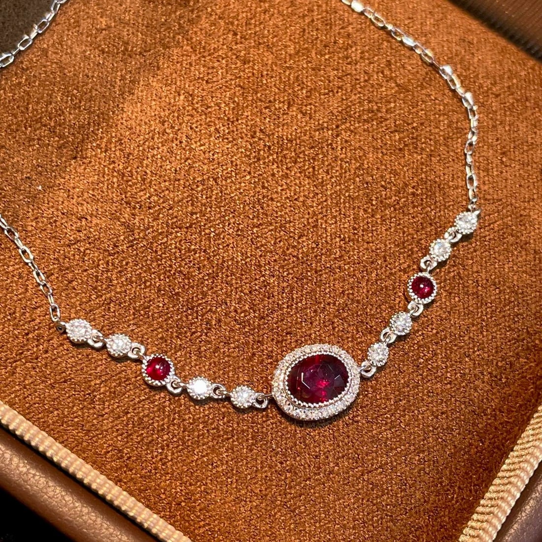 14k Gold 1.11 Ctw Natural Ruby & Diamond Bracelet: Ref:231192319 // gold content:14k gold // main gemstone:ruby // shape:oval // carat weight:0. 8ct // color:pigeonblood red // treatment:natural // // adjacent gemstone 2 : diamond // shape:round // ca