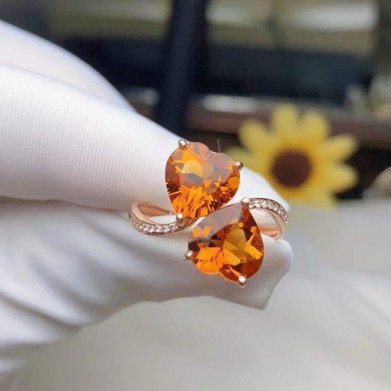 14k Gold 3.10 Ct Natural Citrine & Diamond Ring: Ref:231192345 // gold content:14k gold // ring size:7. 25us // // main gemstone:citrine // shape:heart // carat weight:3. 10ct // color:yellow // treatment:natural // // adjacent gemstone 2 : diamond