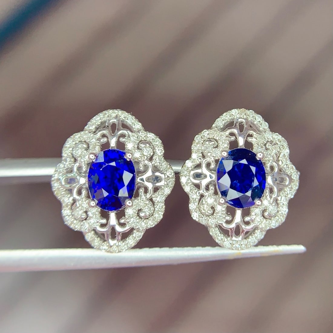 14k Gold 1.2 Ct Natural Sapphire & Diamond Earrings: Ref:231192359 // gold content:14k gold // main gemstone:sapphire // shape:cushion // carat weight:1. 2ct // color:blue // treatment:natural // // adjacent gemstone 2 : diamond // shape:round // clarit