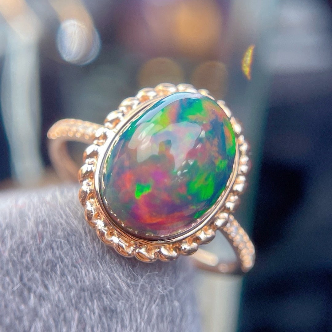 14k Gold 3.9 Ct Natural Opal & Diamond Ring - 6
