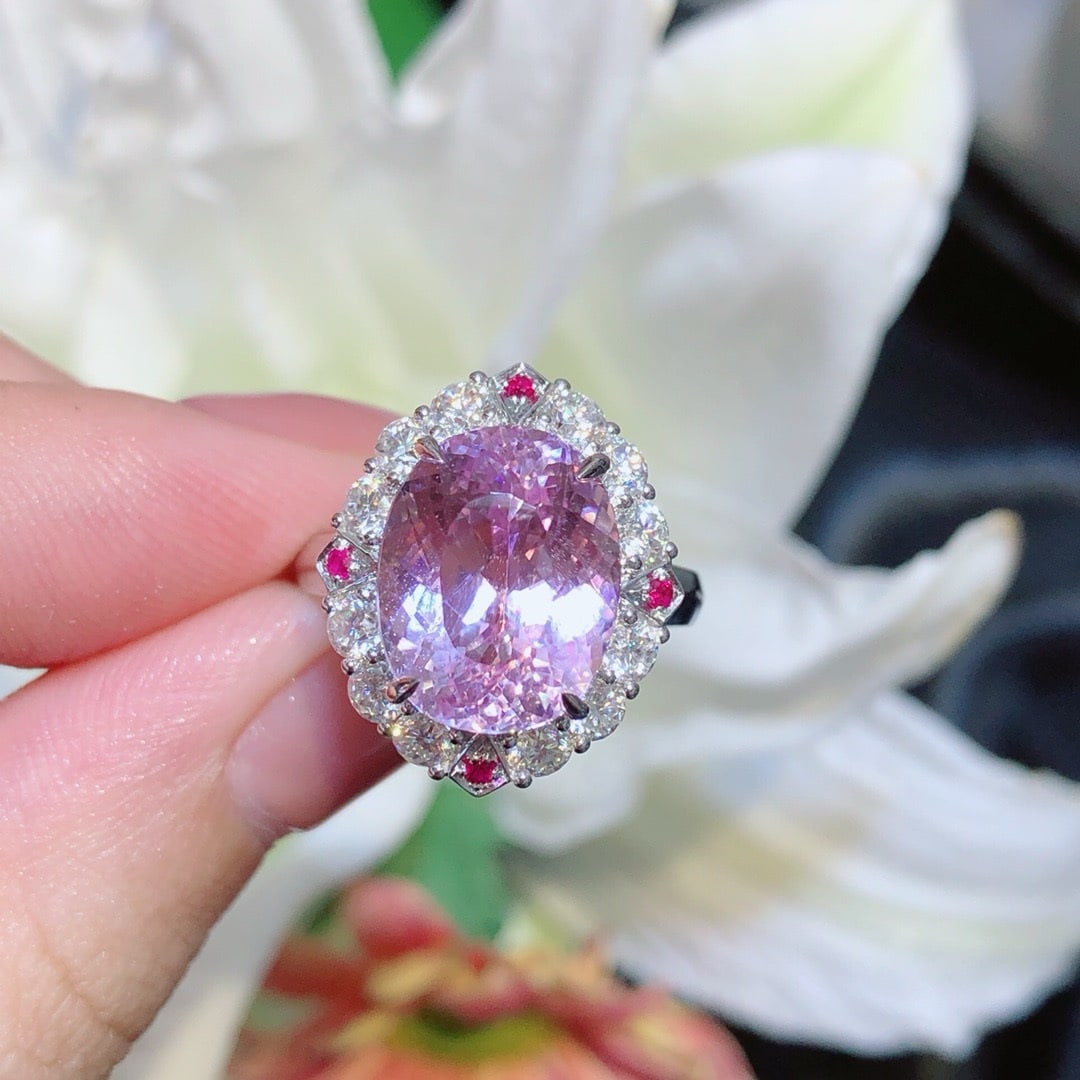 14k Gold 7.7 Ct Natural Kunzite & Diamond Ring: Ref:231192380 // gold content:14k gold // ring size:7. 25us // // main gemstone:kunzite // shape:oval // carat weight:7. 7ct // color:pinkish purple // treatment:natural // // adjacent gemstone 2 :