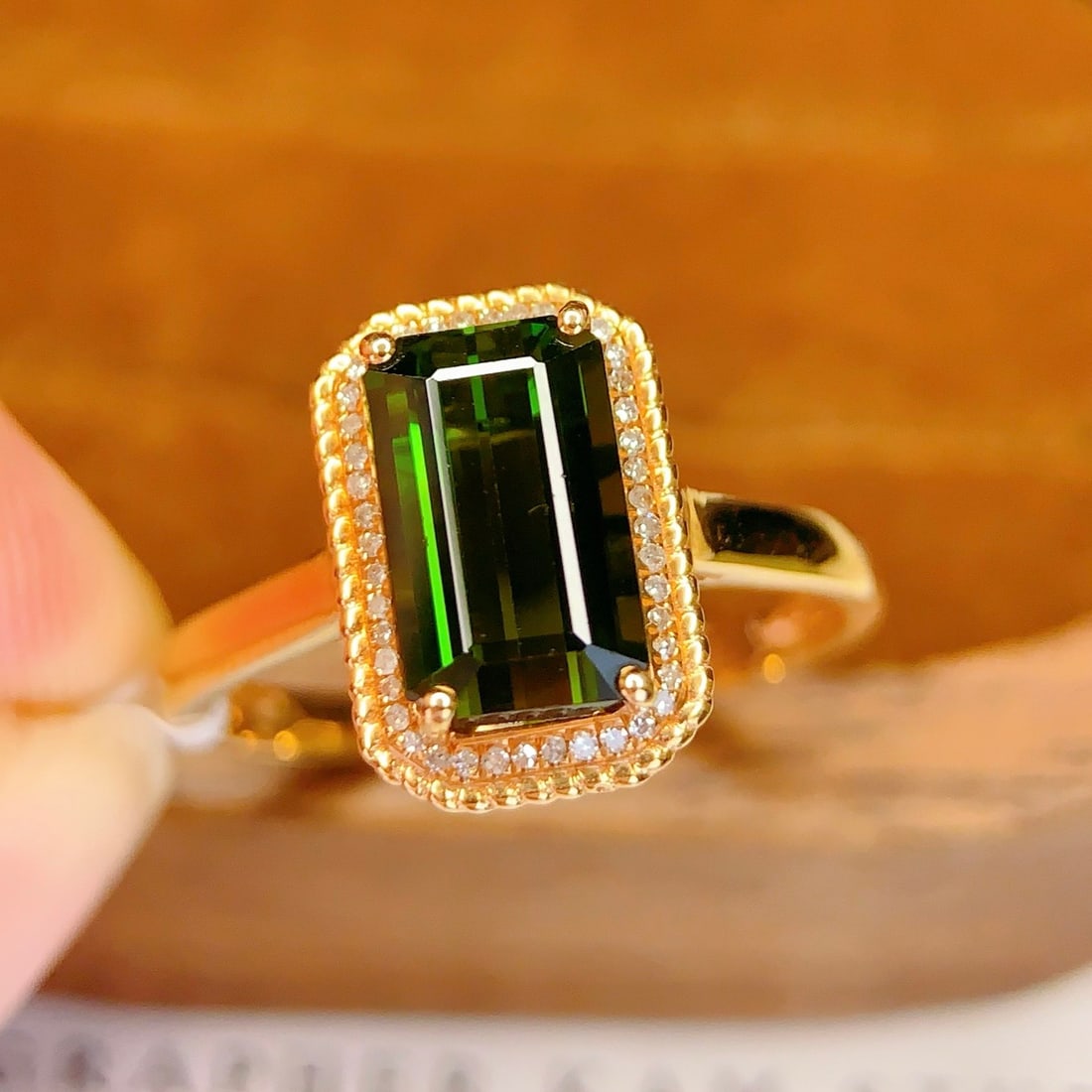 14k Gold 3 Ct Natural Tourmaline & Diamond Ring: Ref:231192385 // gold content:14k gold // ring size:7. 25us // // main gemstone:tourmaline // shape:octagonal // carat weight:3ct // color:green // treatment:natural // // adjacent gemstone 2 : diamon