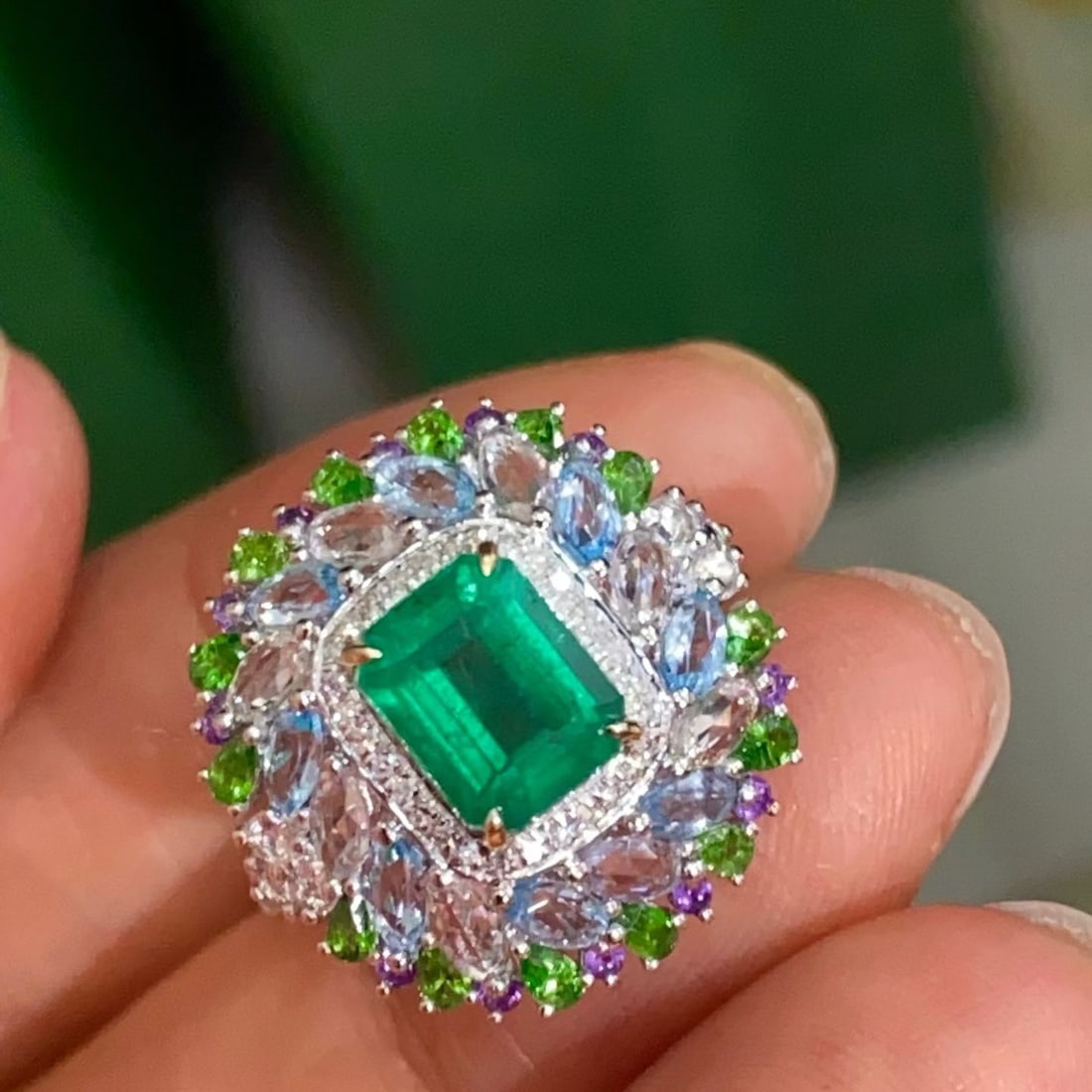 14k Gold 1.52 Ct Natural Emerald & Diamond & Coloured Gemstone Ring - 4