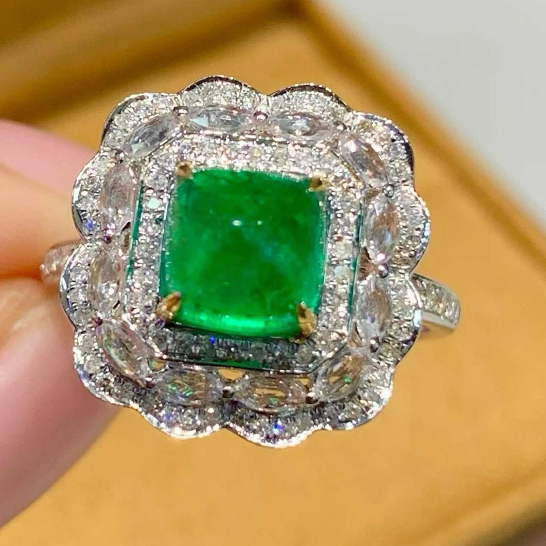 14k Gold 2.05 Ct Natural Emerald & Diamond & Sapphire Ring: Ref:231192403 // gold content:14k gold // ring size:7. 25us // // main gemstone:emerald // shape:sugar-loaf // carat weight:2. 05ct // color:green // treatment:natural // // adjacent gemstone 2 :