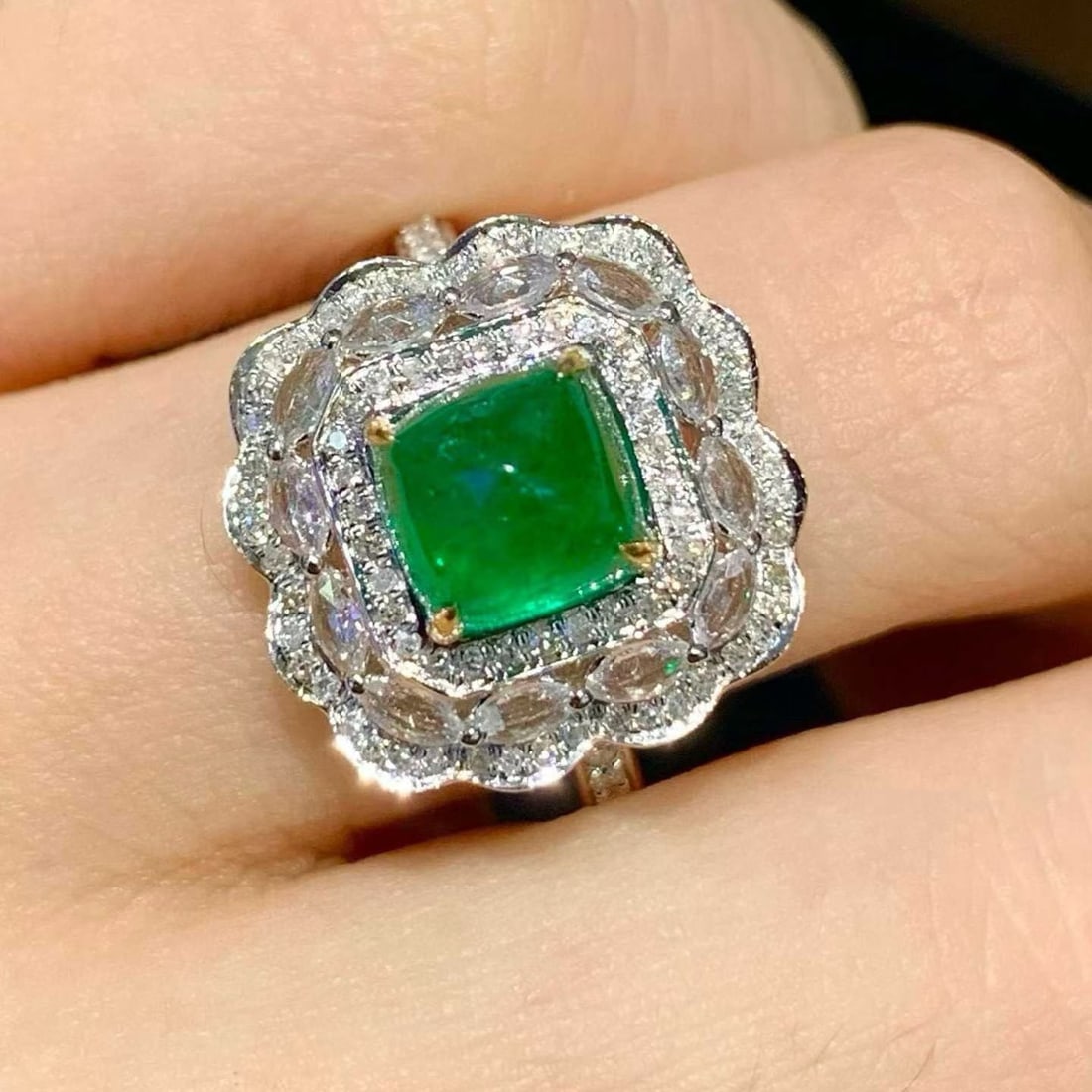 14k Gold 2.05 Ct Natural Emerald & Diamond & Sapphire Ring - 4