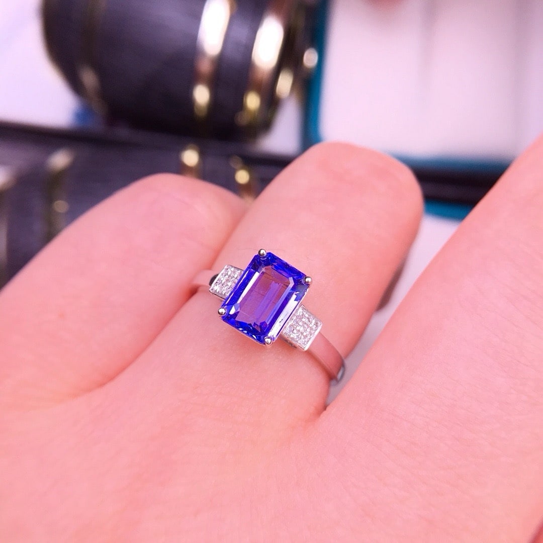 14k Gold 2.5 Ct Natural Tanzanite & Diamond Ring - 6