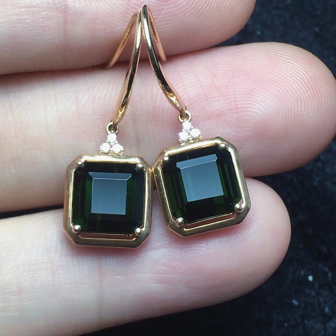 14k Gold 4.85 Ct Natural Tourmaline & Diamond Earrings: Ref:231192436 // gold content:14k gold // main gemstone:tourmaline // shape:octagonal // carat weight:4. 85ct // color:green // treatment:natural // // adjacent gemstone 2 : diamond // number of stone