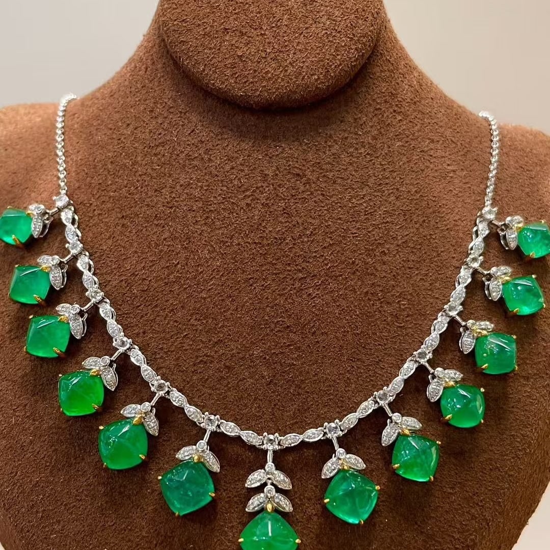 14k Gold 13.8 Ct Vivid Green Natural Emerald & Diamond & Sapphire Necklace: Ref:231063002 // gold content:14k gold // main gemstone:emerald // shape:sugar-loaf // carat weight:13. 8ct // color:vivid green // treatment:natural // // adjacent gemstone 2 : diamond // shape:round