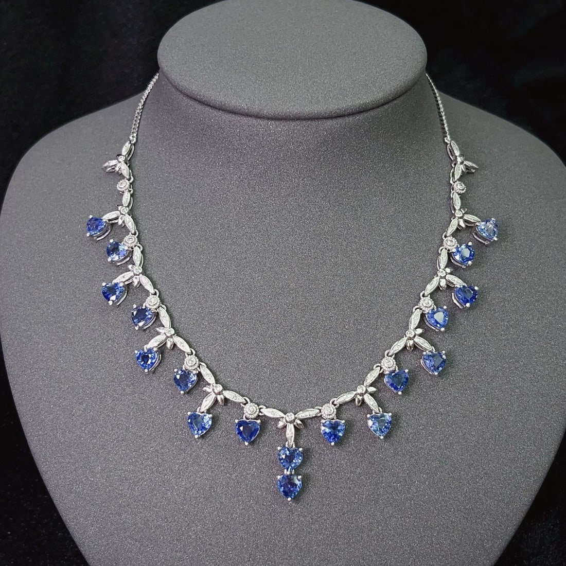 14k Gold 9.55 Ct Natural Sapphire & Diamond Necklace: Ref:231063004 // gold content:14k gold // main gemstone:sapphire // shape:heart // carat weight:9. 55ct // color:blue // treatment:natural // // adjacent gemstone 2 : diamond // number of stones:54 //