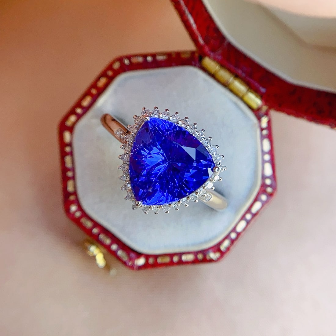 14k Gold 3.10 Ct Natural Tanzanite & Diamond Ring - 3