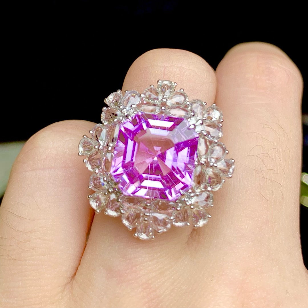 14k Gold 9.3 Ct Natural Kunzite & Sapphire & Diamond Ring: Ref:231063021 // gold content:14k gold // ring size:7. 25us // // main gemstone:kunzite // shape:octagonal // carat weight:9. 3ct // color:purple // treatment:natural // // adjacent gemstone 2 :