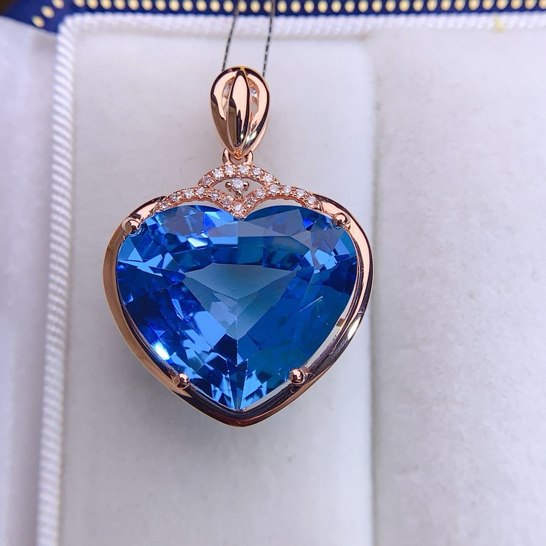14k Gold 12.36 Ctw Natural Topaz & Diamond Pendant( Without Chain ): Ref:231063045 // gold content:14k gold // main gemstone:topaz // shape:heart // carat weight:12. 3ct // color:blue // treatment:natural // // adjacent gemstone 2 : diamond // number of stones:20 //