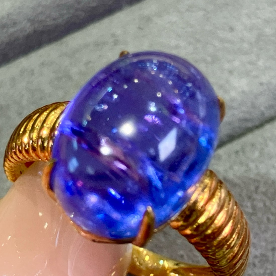 14k Gold 9.9 Ct Natural Tanzanite Ring - 2