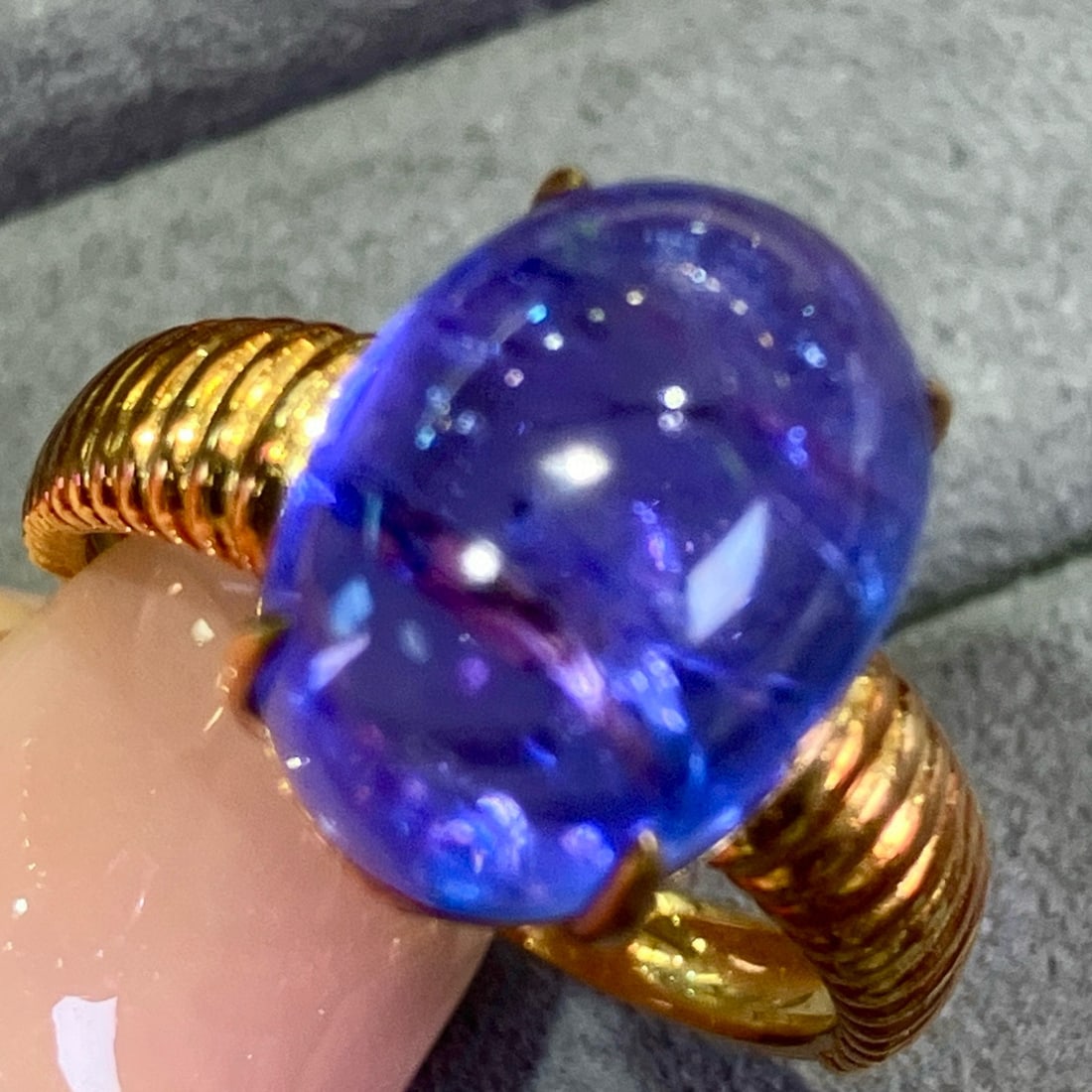 14k Gold 9.9 Ct Natural Tanzanite Ring - 3
