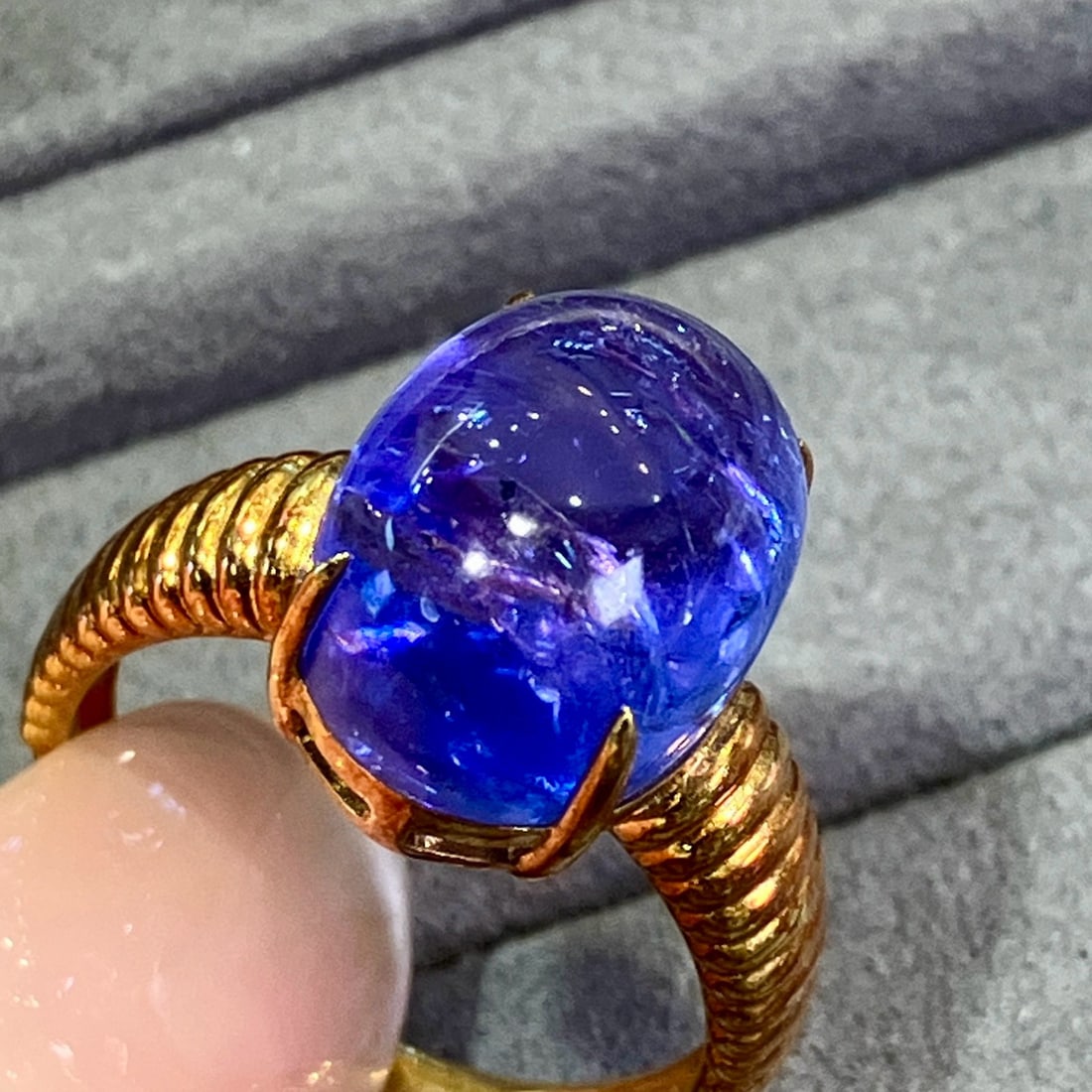 14k Gold 9.9 Ct Natural Tanzanite Ring - 4
