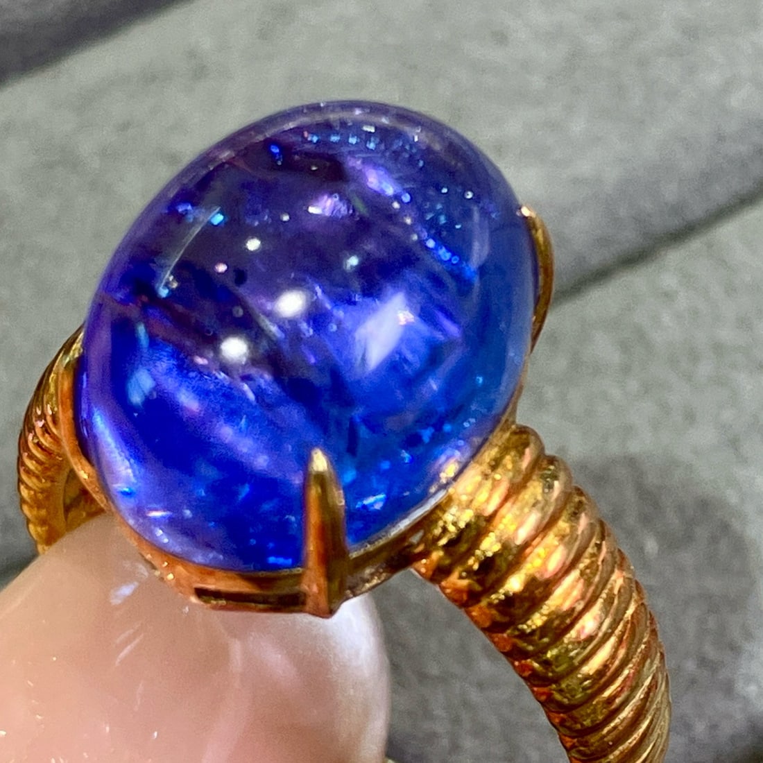 14k Gold 9.9 Ct Natural Tanzanite Ring - 7