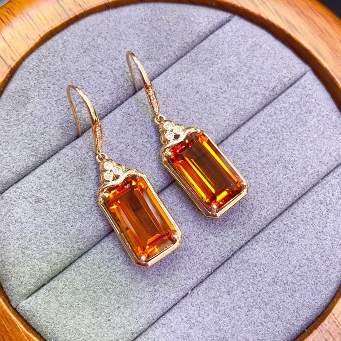 14k Gold 9.5 Ct Natural Citrine & Diamond Earrings: Ref:231063057 // gold content:14k gold // main gemstone:citrine // shape:octagonal // carat weight:9. 5ct // color:yellow // treatment:natural // // adjacent gemstone 2 : diamond // number of