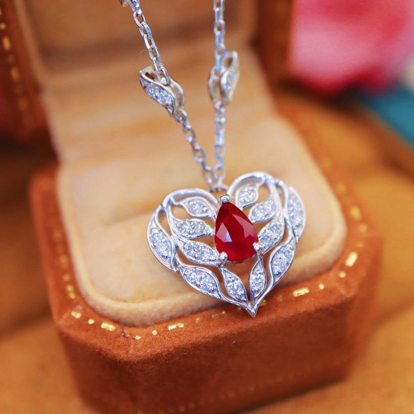 14k Gold 0.94 Ctw Vivid Red Natural Ruby & Diamond Necklace: Ref:231063068 // gold content:14k gold // main gemstone:ruby // shape:pear // carat weight:0. 50ct // color:vivid red // treatment:natural // // adjacent gemstone 2 : diamond // number of stones:44