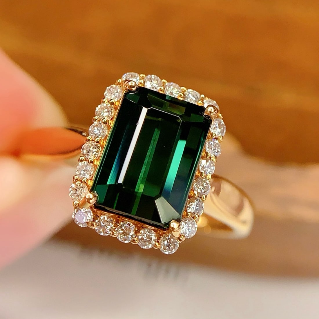 14k Gold 2.85 Ct Natural Tourmaline & Diamond Ring: Ref:231063092 // gold content:14k gold // ring size:7. 25us // // main gemstone:tourmaline // shape:octagonal // carat weight:2. 85ct // color:green // treatment:natural // // adjacent gemstone 2