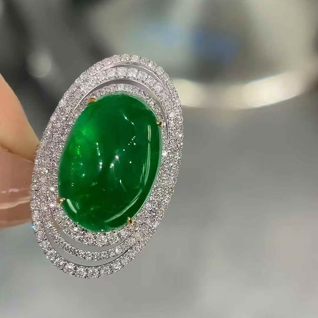 14k Gold 13.5 Ct Vivid Green Natural Emerald & Diamond Ring: Ref:231063110 // gold content:14k gold // ring size:7. 25us // // main gemstone:emerald // shape:oval // carat weight:13. 5ct // color:vivid green // treatment:natural // // adjacent gemstone 2 : diam