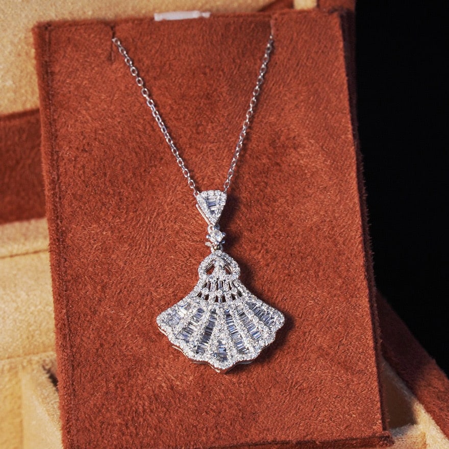 14k Gold 0.98 Ct Natural H Diamond Pendant( Without Chain ): Ref:231063114 // gold content:14k gold // main gemstone:diamond // shape:multiple // carat weight:0. 98ct // clarity grade:vs-si // color:h // treatment:natural // Low Estimate: 3700Condition: