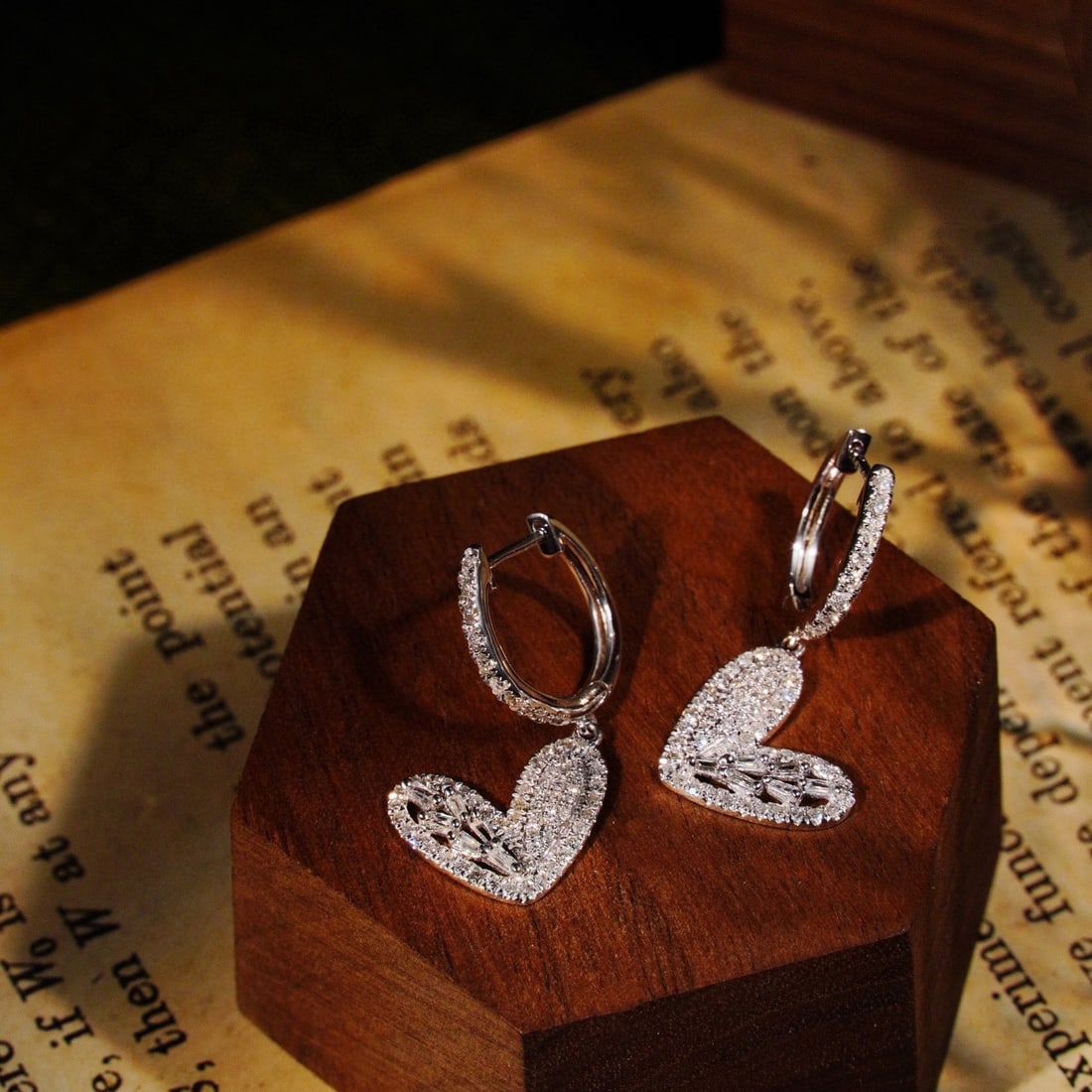 14k Gold 0.66 Ct Natural H Diamond Earrings: Ref:231063117 // gold content:14k gold // main gemstone:diamond // shape:multiple // carat weight:0. 66ct // clarity grade:vs-si // color:h // treatment:natural // Condition: NewLow Estimate: