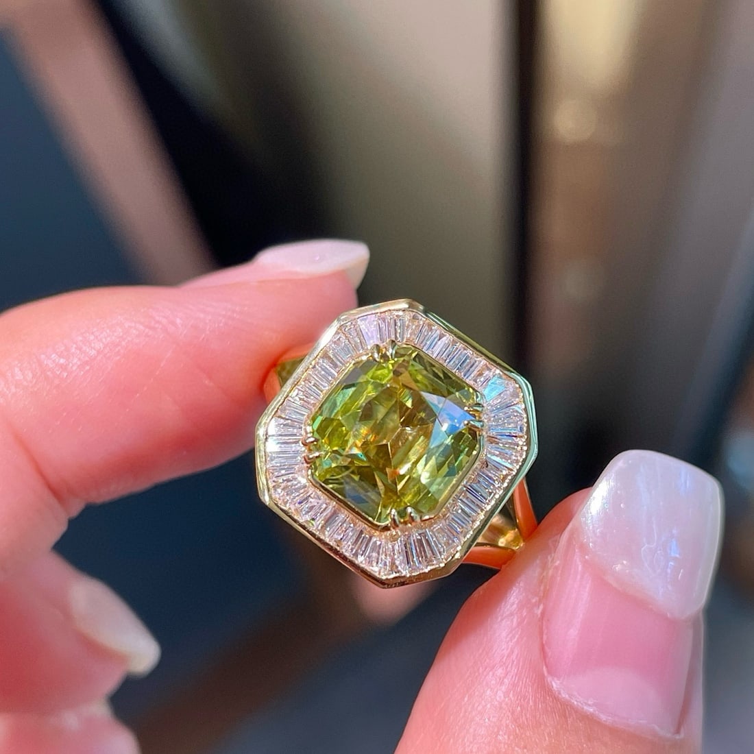 14k Gold 4.13 Ctw Natural Chrysoberyl & Diamond Ring: Ref:231063135 // gold content:14k gold // ring size:7. 25us // // main gemstone:chrysoberyl // shape:octagonal // carat weight:3. 59ct // color:yellowish green // treatment:natural // // adjacent
