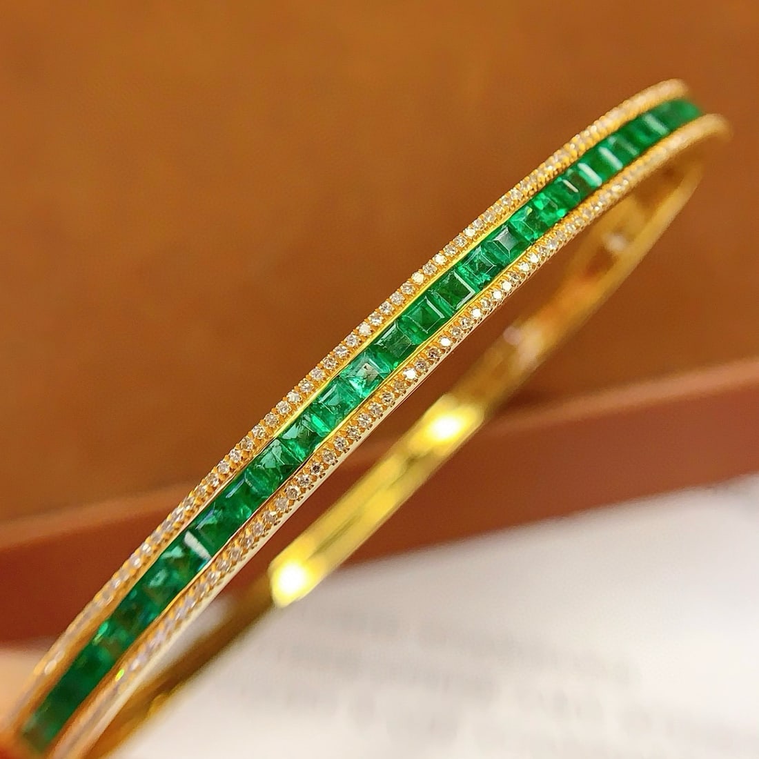 14k Gold 4 Ct Vivid Green Natural Emerald & Diamond Bangle: Ref:231063147 // gold content:14k gold // main gemstone:emerald // shape:square // carat weight:4ct // color:vivid green // treatment:natural // // adjacent gemstone 2 : diamond // number of