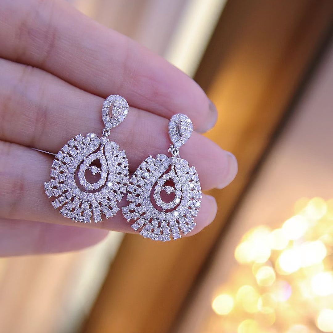 14k Gold 2.2 Ct Natural H Diamond Earrings: Ref:231063154 // gold content:14k gold // main gemstone:diamond // shape:round // carat weight:2. 2ct // clarity grade:vs-si // color:h // treatment:natural // cut grade:g // Condition: NewLow