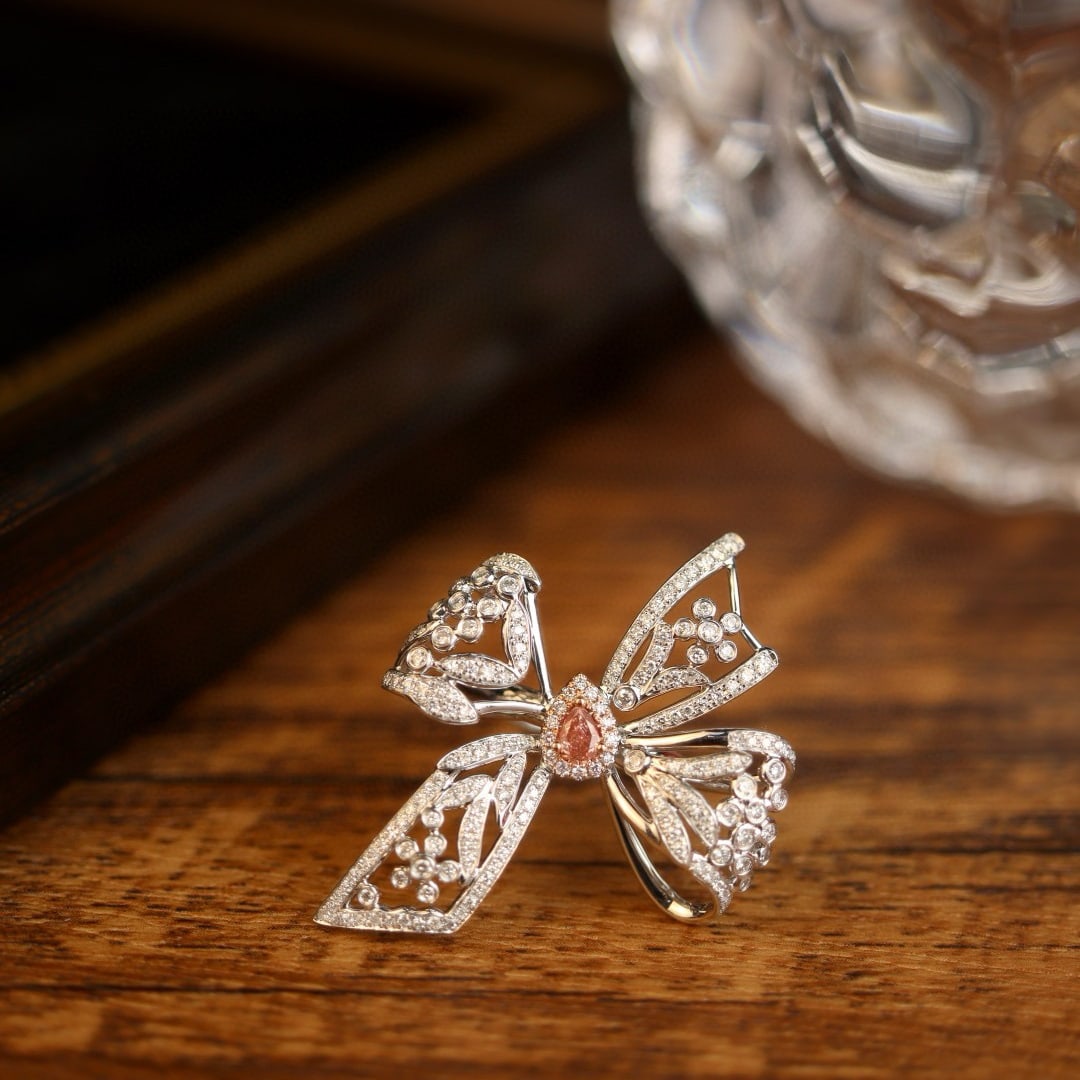 14k Gold 0.92 Ctw Natural Pink Diamond & Diamond Ring: Ref:231063161 // gold content:14k gold // ring size:7. 25us // // main gemstone:pink diamond // shape:pear // carat weight:0. 10ct // color:pink // treatment:natural // // adjacent gemstone 2 :