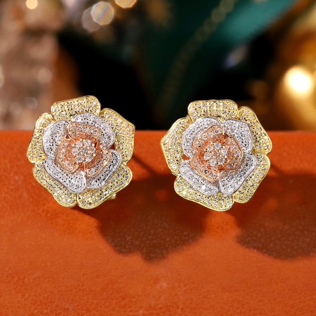 14k Gold 0.8 Ct Natural H Diamond & Flowers Earrings: Ref:231063163 // gold content:14k gold // main gemstone:diamond // shape:round // carat weight:0. 8ct // clarity grade:vs-si // color:h // treatment:natural // cut grade:g // High Estimate: