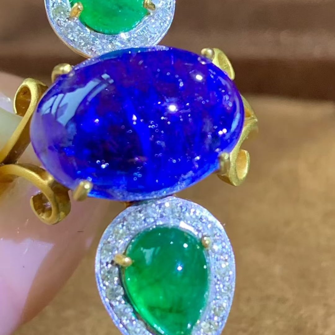 14k Gold 10.52 Ctw Natural Tanzanite & Emerald Ring - 2