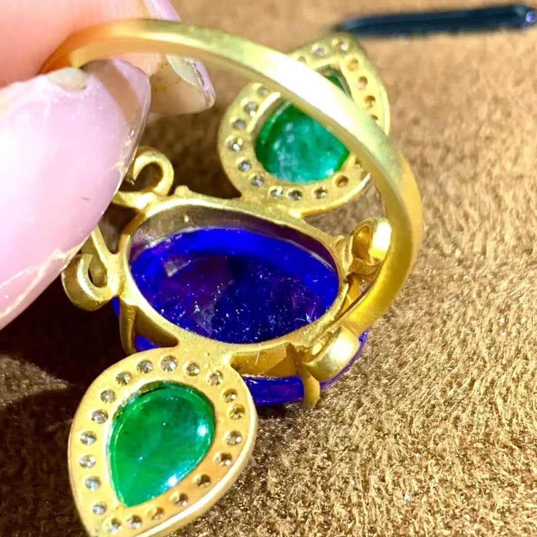 14k Gold 10.52 Ctw Natural Tanzanite & Emerald Ring - 3