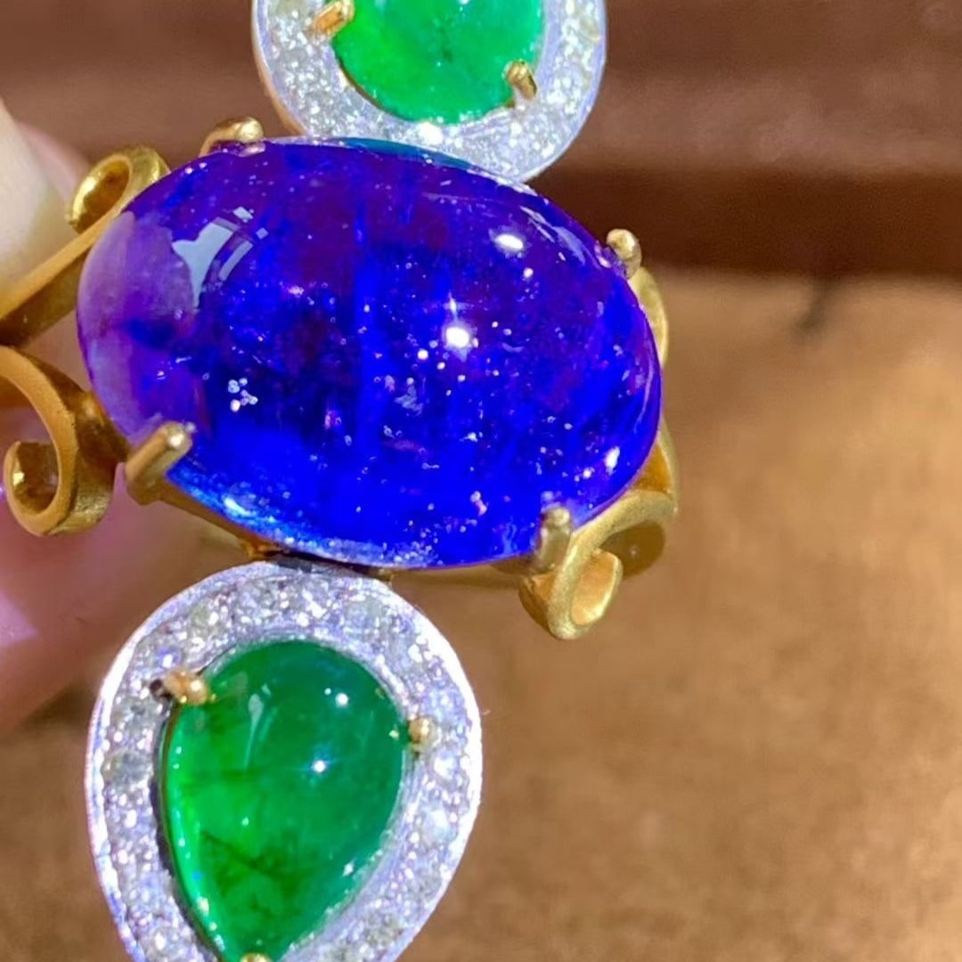 14k Gold 10.52 Ctw Natural Tanzanite & Emerald Ring - 4