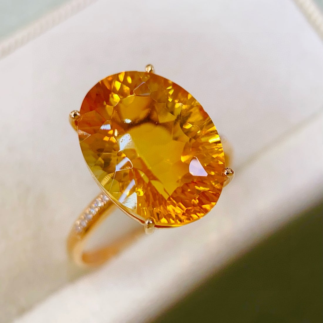 14k Gold 8.43 Ctw Natural Citrine & Diamond Ring: Ref:231063178 // gold content:14k gold // ring size:7. 25us // // main gemstone:citrine // shape:oval // carat weight:8. 4ct // color:yellow // treatment:natural // // adjacent gemstone 2 : diamond //