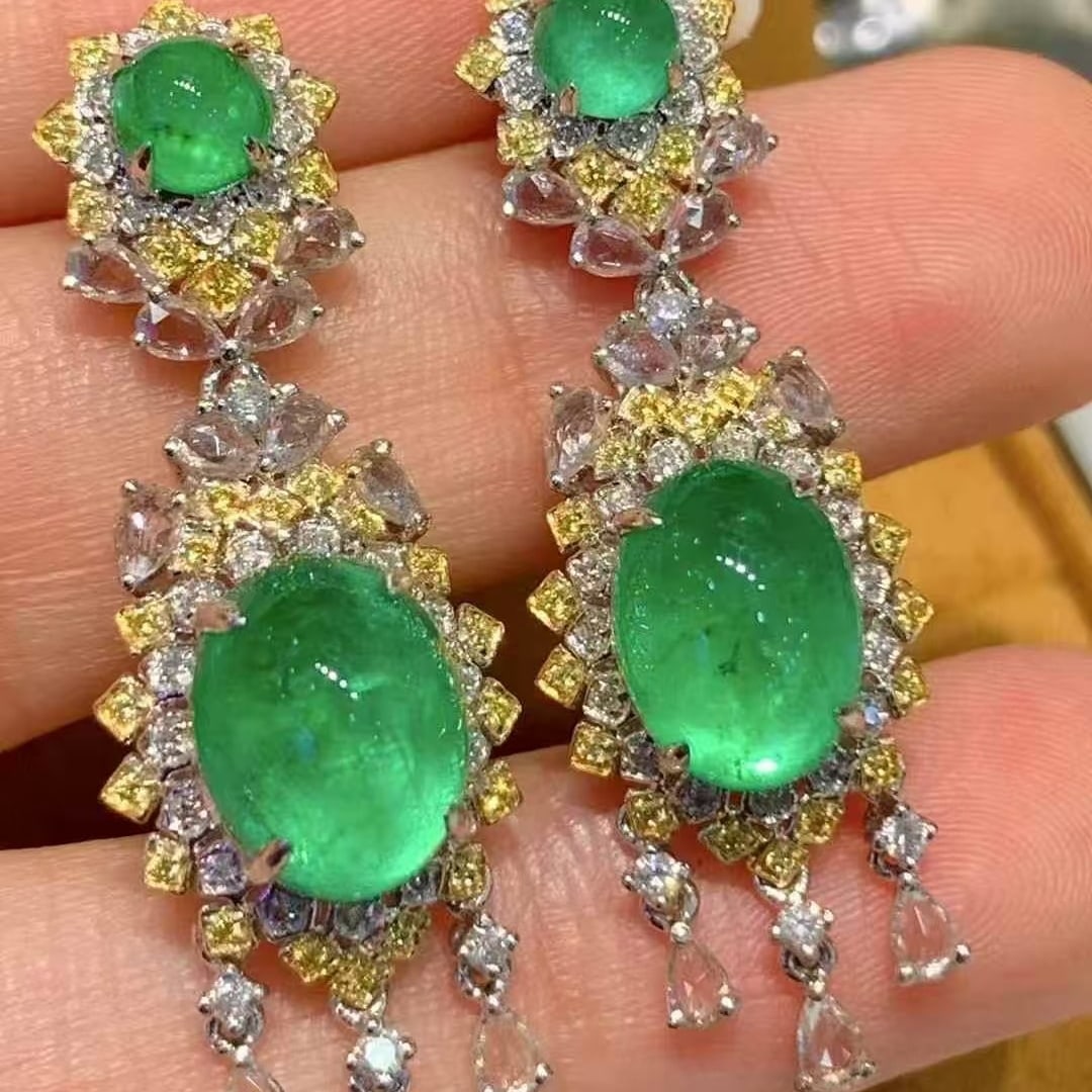 14k Gold 7 Ct Natural Emerald & Diamond Earrings: Ref:231063182 // gold content:14k gold // main gemstone:emerald // shape:oval // carat weight:7ct // color:green // treatment:natural // // adjacent gemstone 2 : diamond // shape:round // clarity