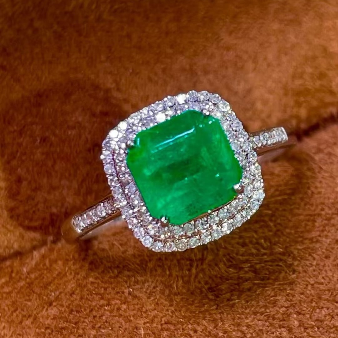 14k Gold 1.7 Ct Vivid Green Natural Emerald & Diamond Ring: Ref:231063186 // gold content:14k gold // ring size:7. 25us // // main gemstone:emerald // shape:octagonal // carat weight:1. 7ct // color:vivid green // treatment:natural // // adjacent gemstone