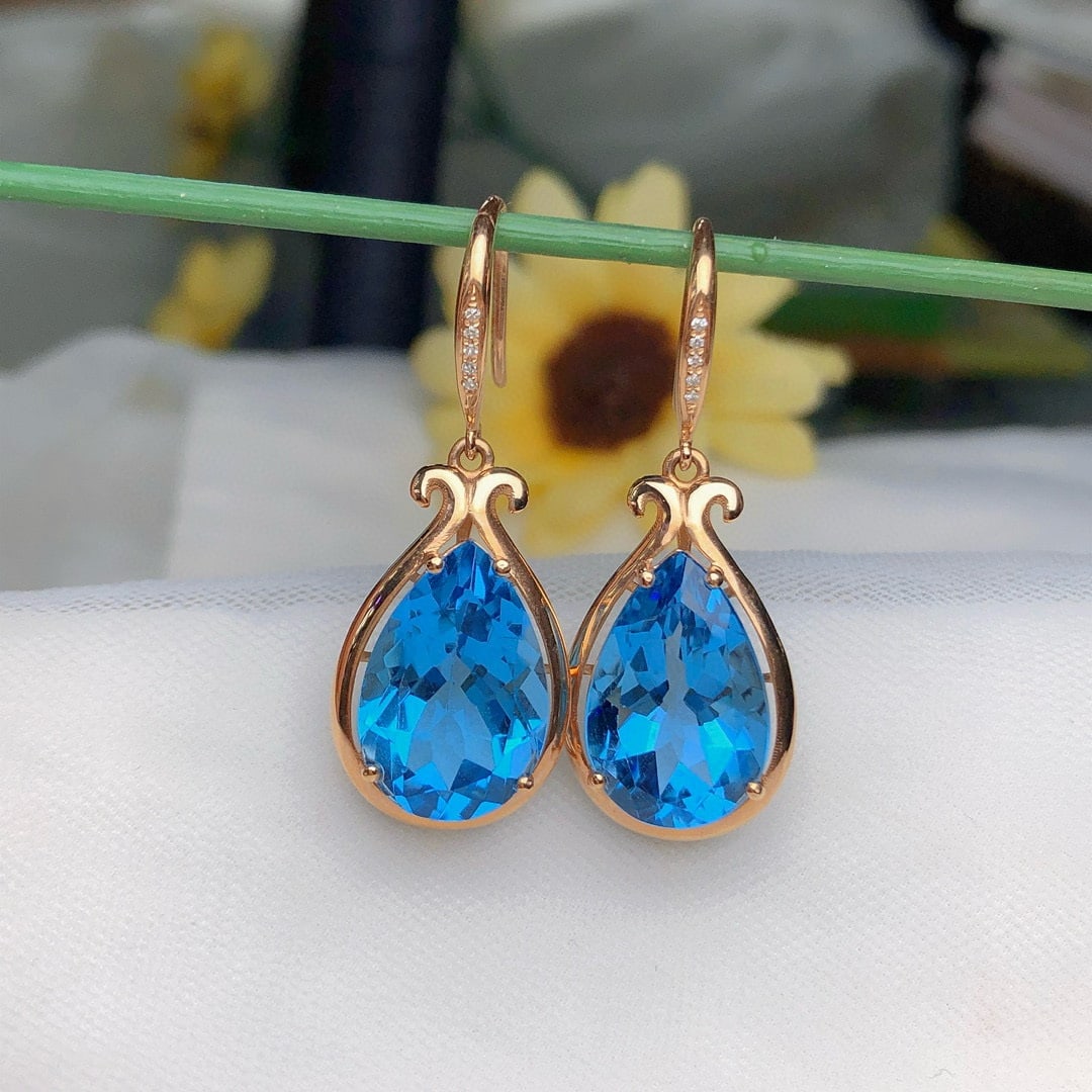 14k Gold 13.88 Ct Natural Topaz & Diamond Earrings: Ref:231063202 // gold content:14k gold // main gemstone:topaz // shape:pear // carat weight:13. 88ct // color:blue // treatment:natural // // adjacent gemstone 2 : diamond // number of stones:10 //