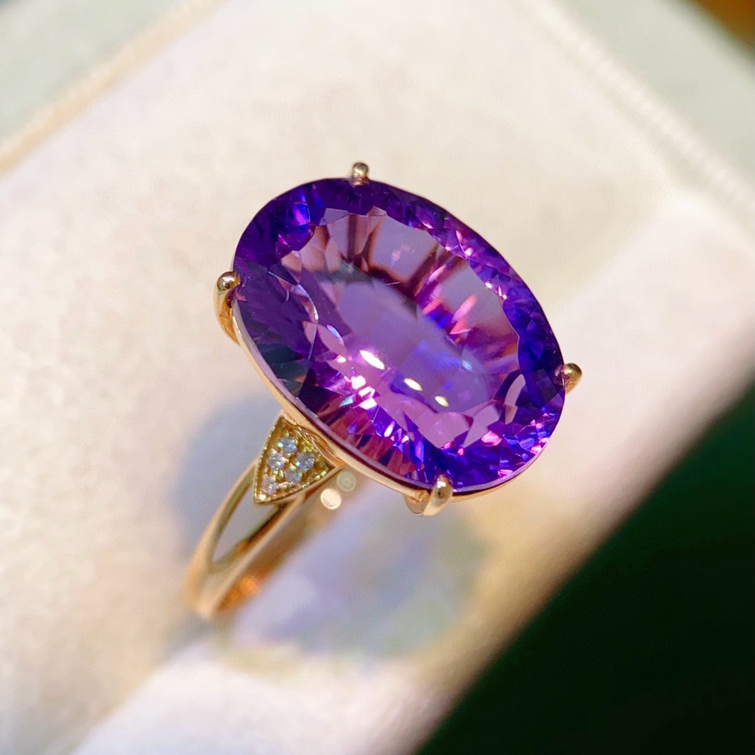 14k Gold 8.73 Ctw Natural Amethyst & Diamond Ring: Ref:231063215 // gold content:14k gold // ring size:7. 25us // // main gemstone:amethyst // shape:oval // carat weight:8. 7ct // color:purple // treatment:natural // // adjacent gemstone 2 : diamond /