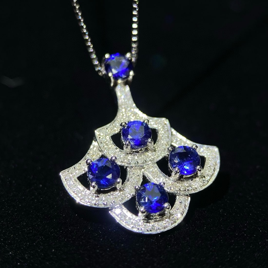 14k Gold 0.95 Ct Natural Sapphire & Diamond Pendant( Without Chain ): Ref:231063220 // gold content:14k gold // main gemstone:sapphire // shape:round // carat weight:0. 95ct // color:blue // treatment:natural // cut grade:g // // adjacent gemstone 2 : diamond // number
