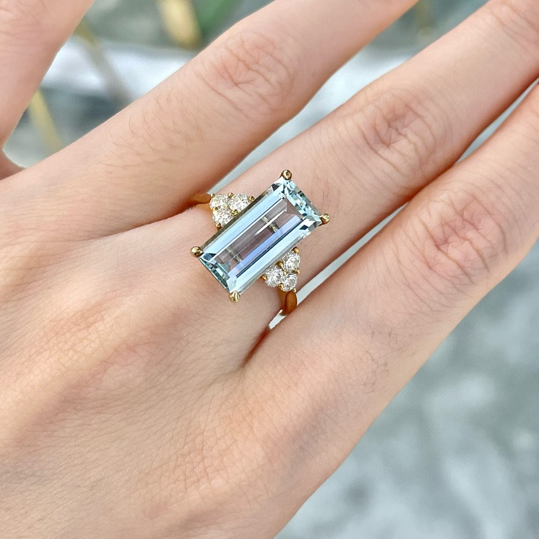 14k Gold 3.4 Ct Natural Aquamarine & Diamond Ring: Ref:231063244 // gold content:14k gold // ring size:7. 25us // // main gemstone:aquamarine // shape:rectangle // carat weight:3. 4ct // color:blue // treatment:natural // // adjacent gemstone 2 : diam