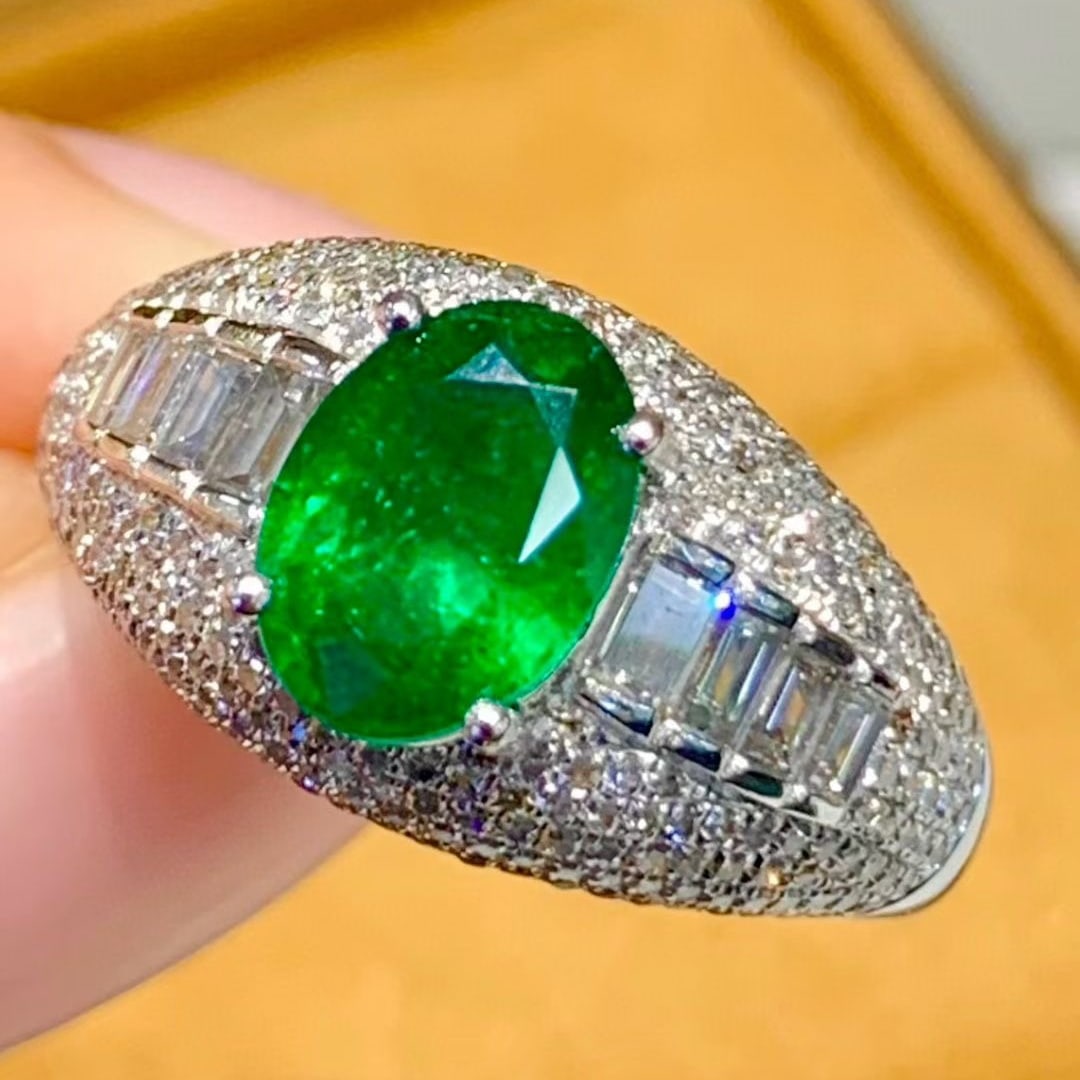 14k Gold 1.22 Ct Vivid Green Natural Emerald & Diamond Ring: Ref:231063255 // gold content:14k gold // ring size:7. 25us // // main gemstone:emerald // shape:oval // carat weight:1. 22ct // color:vivid green // treatment:natural // // adjacent gemstone 2 : diam