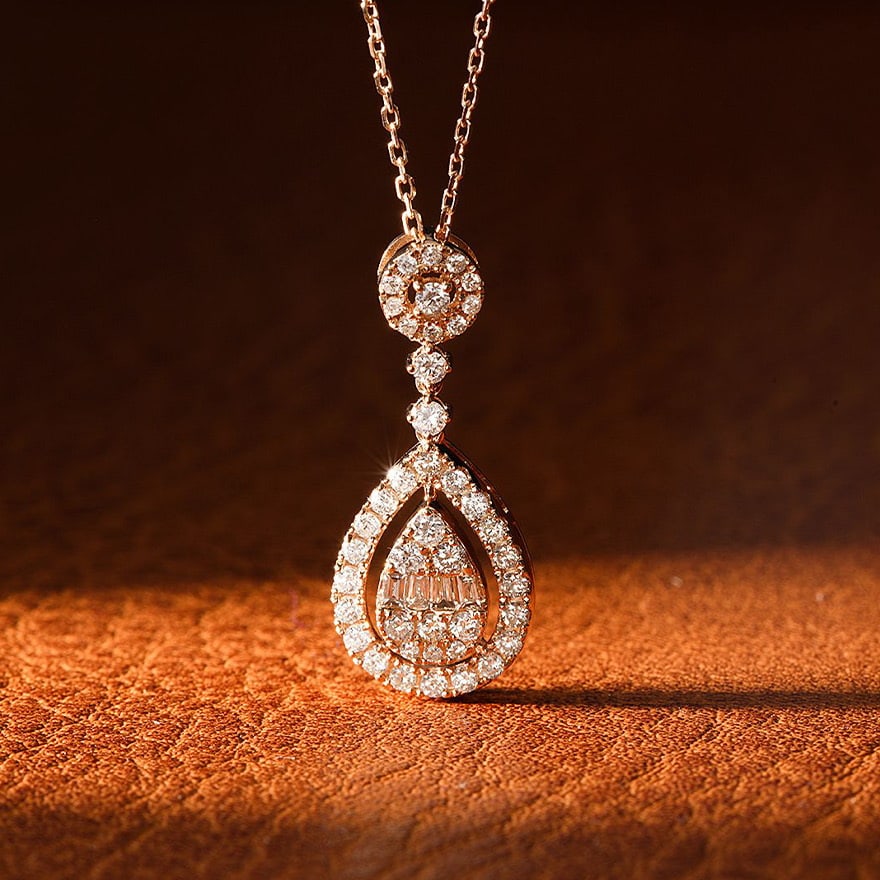 14k Gold 0.44 Ct Natural H Diamond Pendant( Without Chain ): Ref:231064012 // gold content:14k gold // main gemstone:diamond // shape:multiply // carat weight:0. 44ct // clarity grade:vs-si // color:h // treatment:natural // High Estimate: 23000Condition: