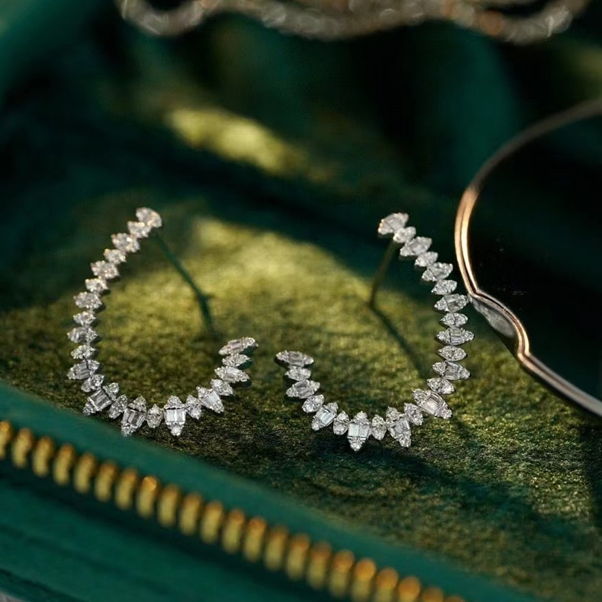 14k Gold 0.58 Ct Natural H Diamond Earrings: Ref:231064013 // gold content:14k gold // main gemstone:diamond // shape:multiply // carat weight:0. 58ct // clarity grade:vs-si // color:h // treatment:natural // High Estimate: 5300Low Estimate: