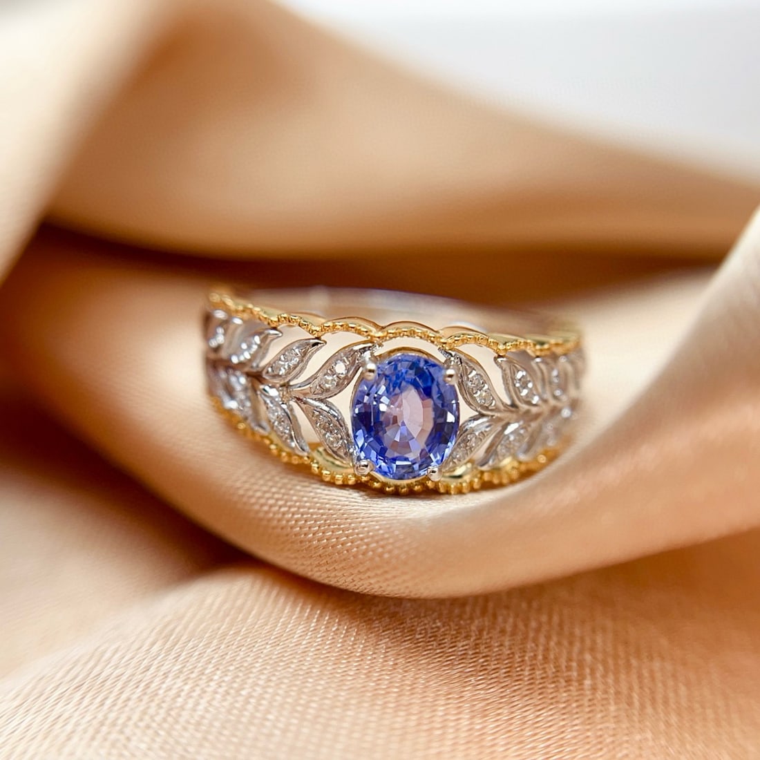 14k Gold 1.00 Ct Natural Sapphire & Diamond Ring: Ref:231064021 // gold content:14k gold // ring size:7. 25us // // main gemstone:sapphire // shape:oval // carat weight:1. 00ct // color:blue // treatment:natural // // adjacent gemstone 2 :