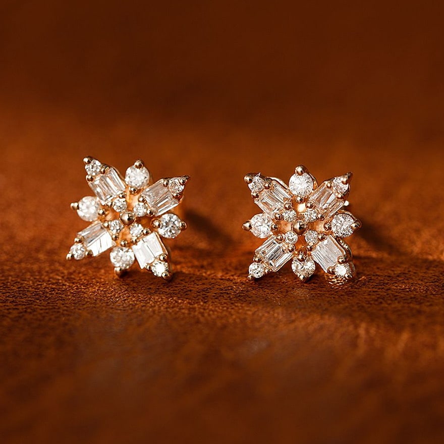 14k Gold 0.25 Ct Natural H Diamond Earrings: Ref:231064047 // gold content:14k gold // main gemstone:diamond // shape:multiply // carat weight:0. 25ct // clarity grade:vs-si // color:h // treatment:natural // Condition: NewLow Estimate: